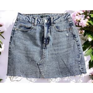 Wild Fable Denim Jeans Skirt Sz 6 Casual Medium Blue Wash Distressed Raw Hem